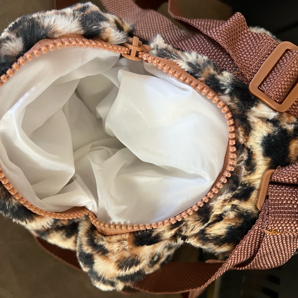 🐆 Plush Leopard Critter Backpack – Gently Used - Picture 4 of 5
